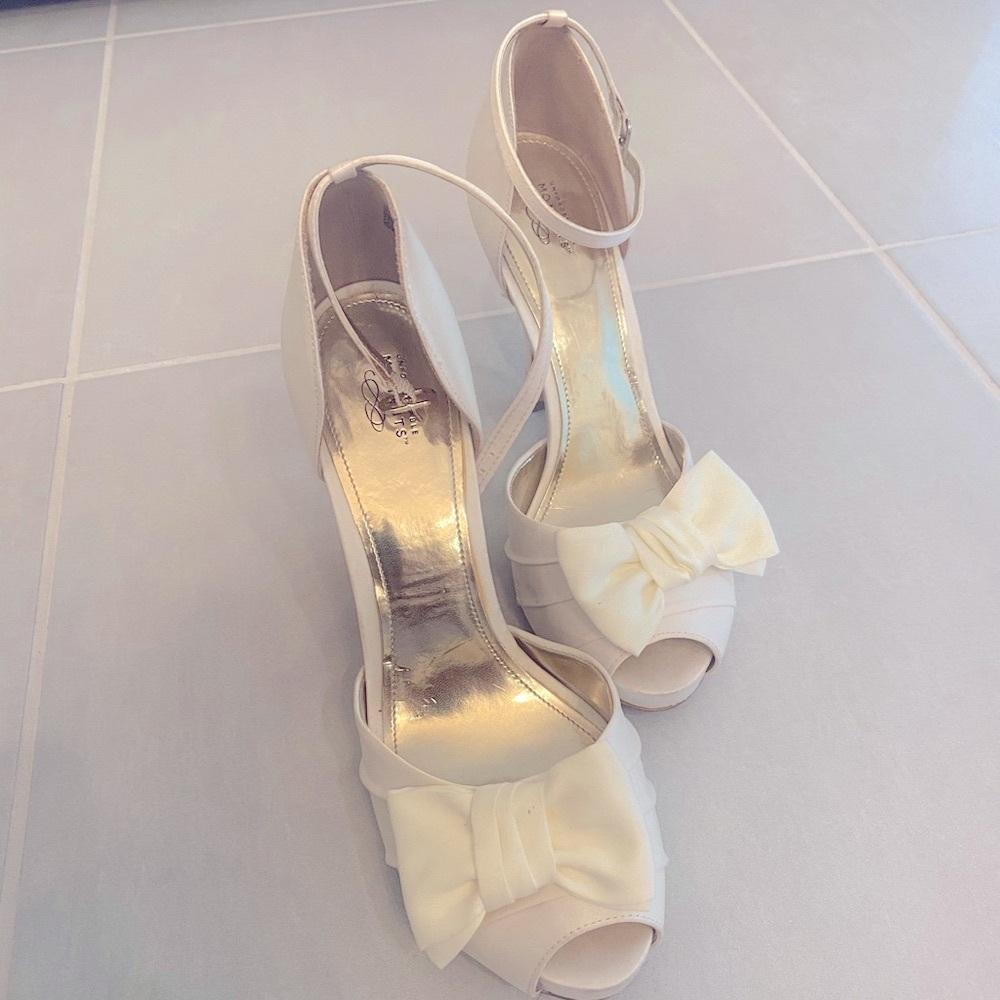 Beautiful cream colored heels